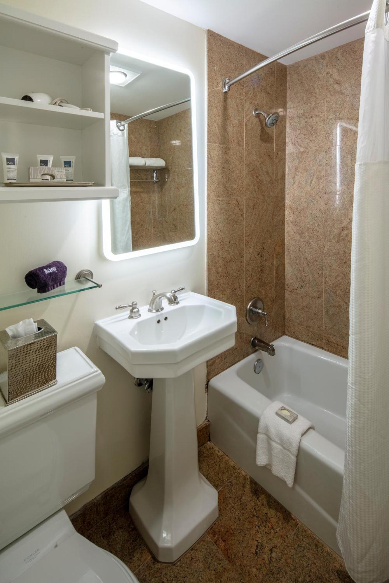Collegian Hotel & Suites, Trademark Collection By Wyndham Сиракьюс Номер фото