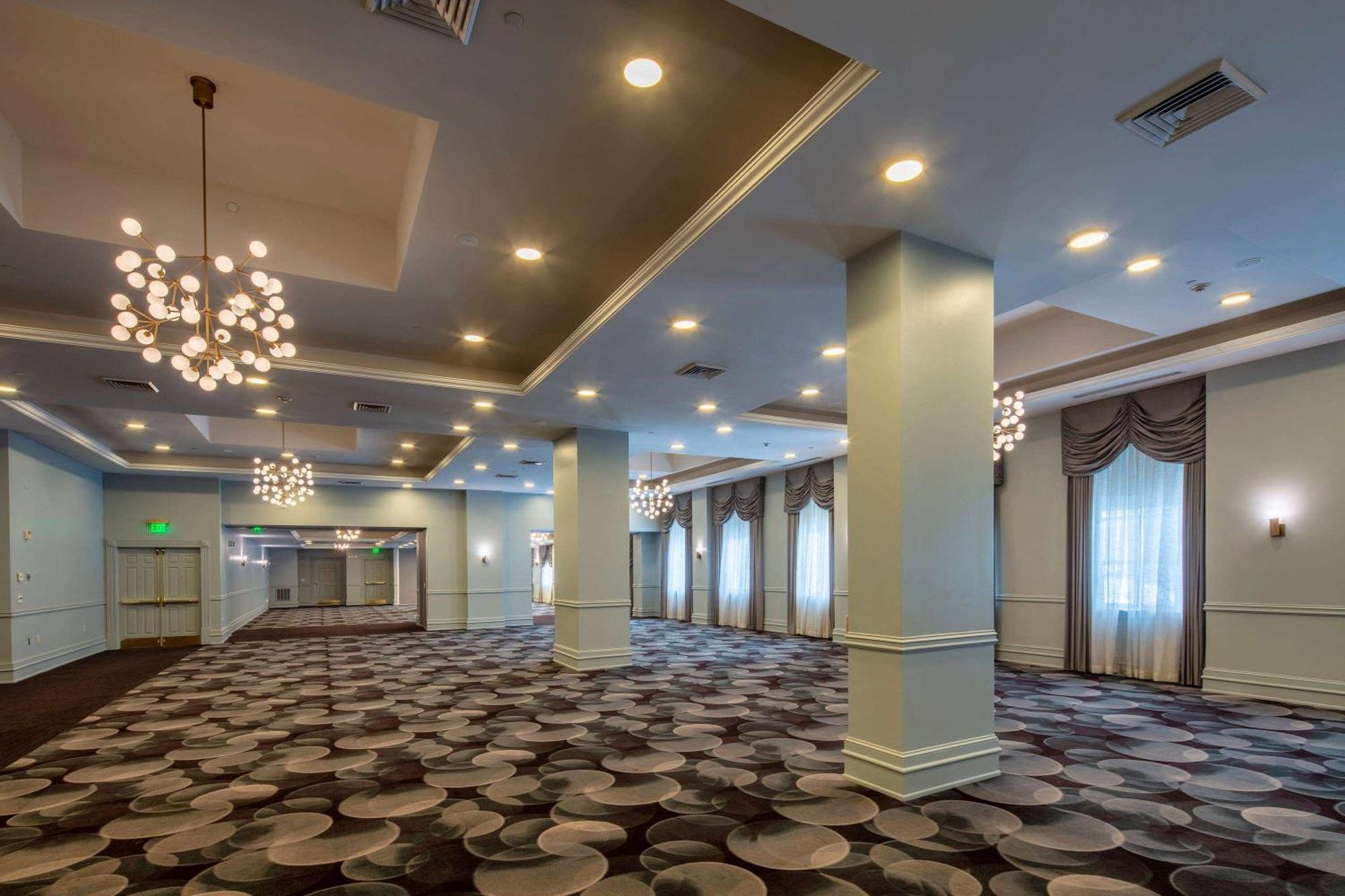Collegian Hotel & Suites, Trademark Collection By Wyndham Сиракьюс Экстерьер фото