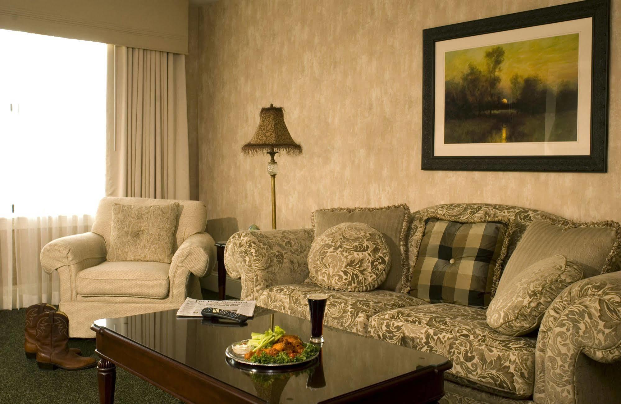 Collegian Hotel & Suites, Trademark Collection By Wyndham Сиракьюс Экстерьер фото