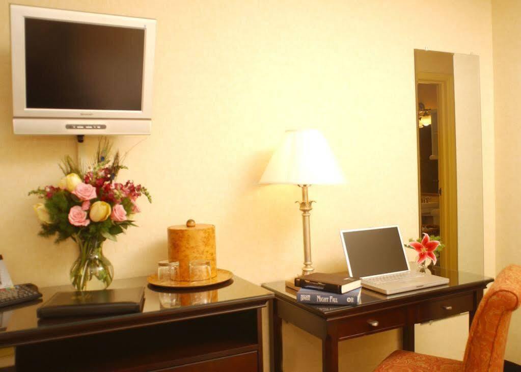 Collegian Hotel & Suites, Trademark Collection By Wyndham Сиракьюс Экстерьер фото